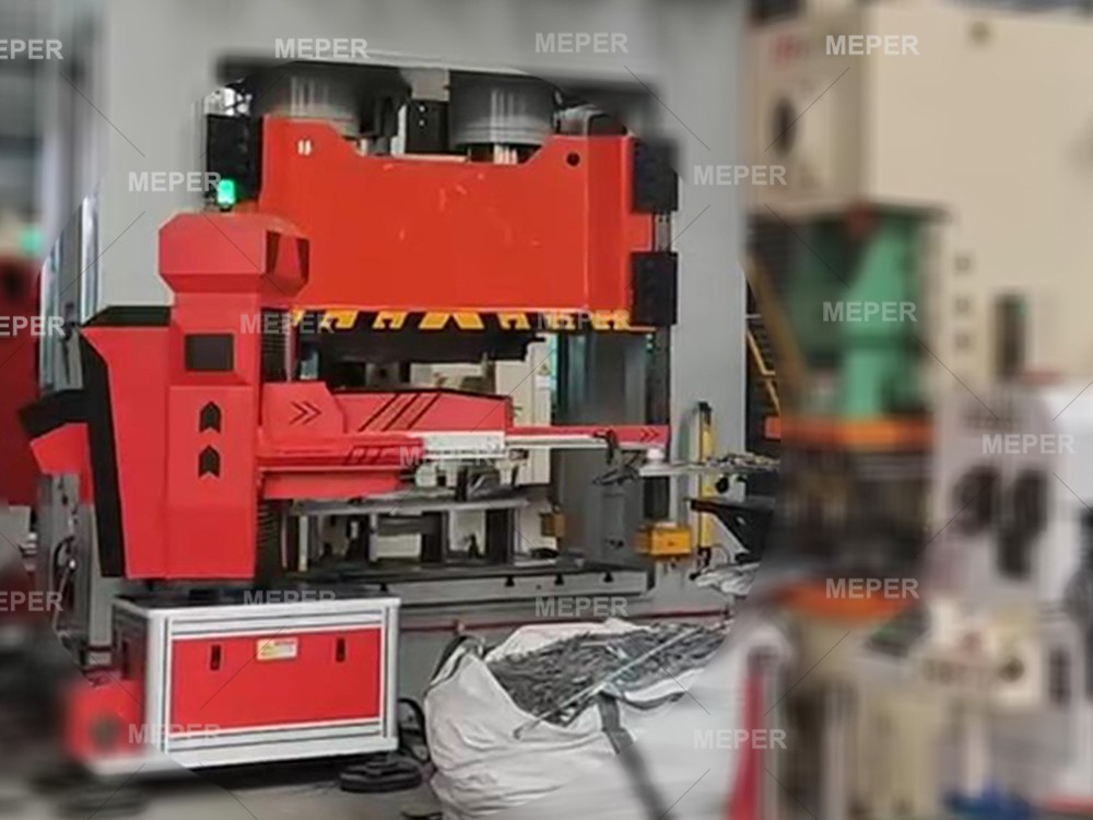Máquina de prensado hidráulico de China para piezas de estampado de tanques IBC